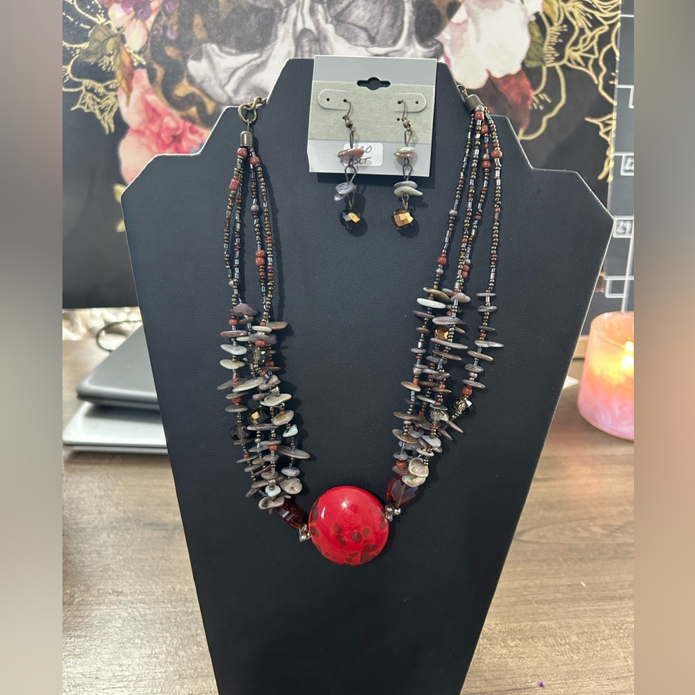 NWT necklace and earrings set